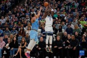 NBA季后赛首轮，爱德华兹绝杀助森林狼晋级