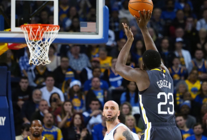 NBA湖人加时争议三分绝杀快船终结四连胜登顶引热议